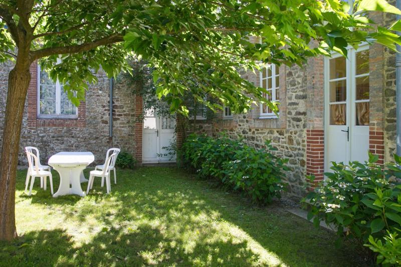 Cottage Dans Ancienne Ecole De 1850 - 2 A 4 Personnes Missillac Exterior photo